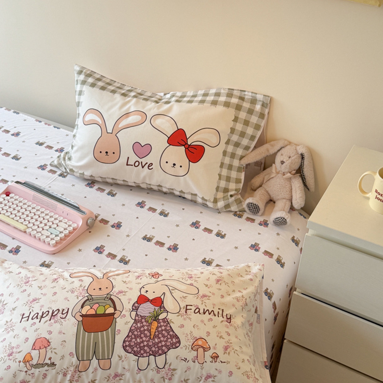 91家纺网 家纺一手货源 找家纺 寐居家纺 2025新款全棉数码大阪枕套 甜甜兔