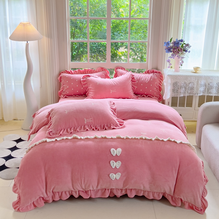 91家纺网 家纺一手货源 找家纺 睡美人 2025韩版暖铂绒牛奶绒花边床裙床笠床单款四件套 同心结-桃粉色