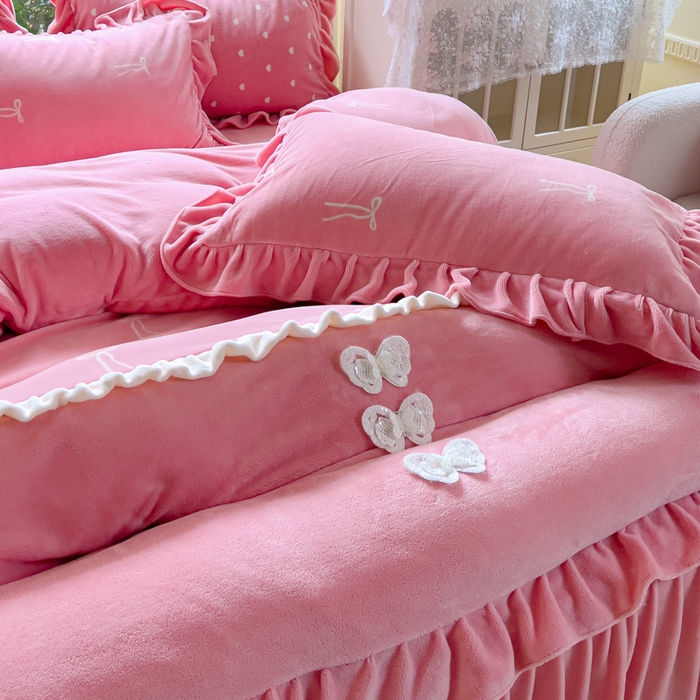91家纺网 家纺一手货源 找家纺 睡美人 2025韩版暖铂绒牛奶绒花边床裙床笠床单款四件套 同心结-桃粉色