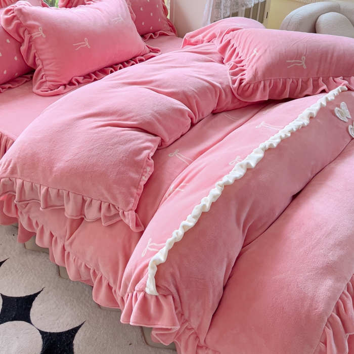91家纺网 家纺一手货源 找家纺 睡美人 2025韩版暖铂绒牛奶绒花边床裙床笠床单款四件套 同心结-桃粉色