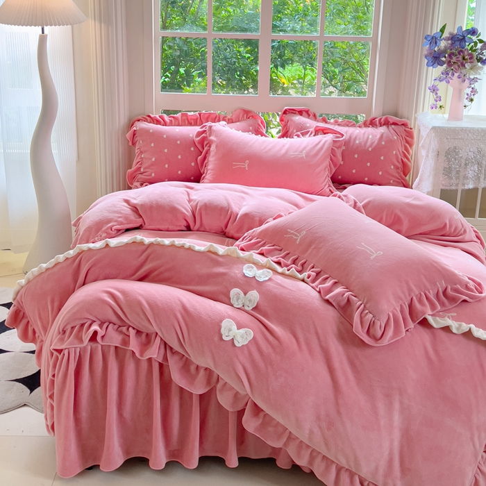 91家纺网 家纺一手货源 找家纺 睡美人 2025韩版暖铂绒牛奶绒花边床裙床笠床单款四件套 同心结-桃粉色