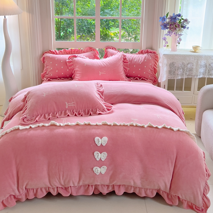 91家纺网 家纺一手货源 找家纺 睡美人 2025韩版暖铂绒牛奶绒花边床裙床笠床单款四件套 同心结-桃粉色
