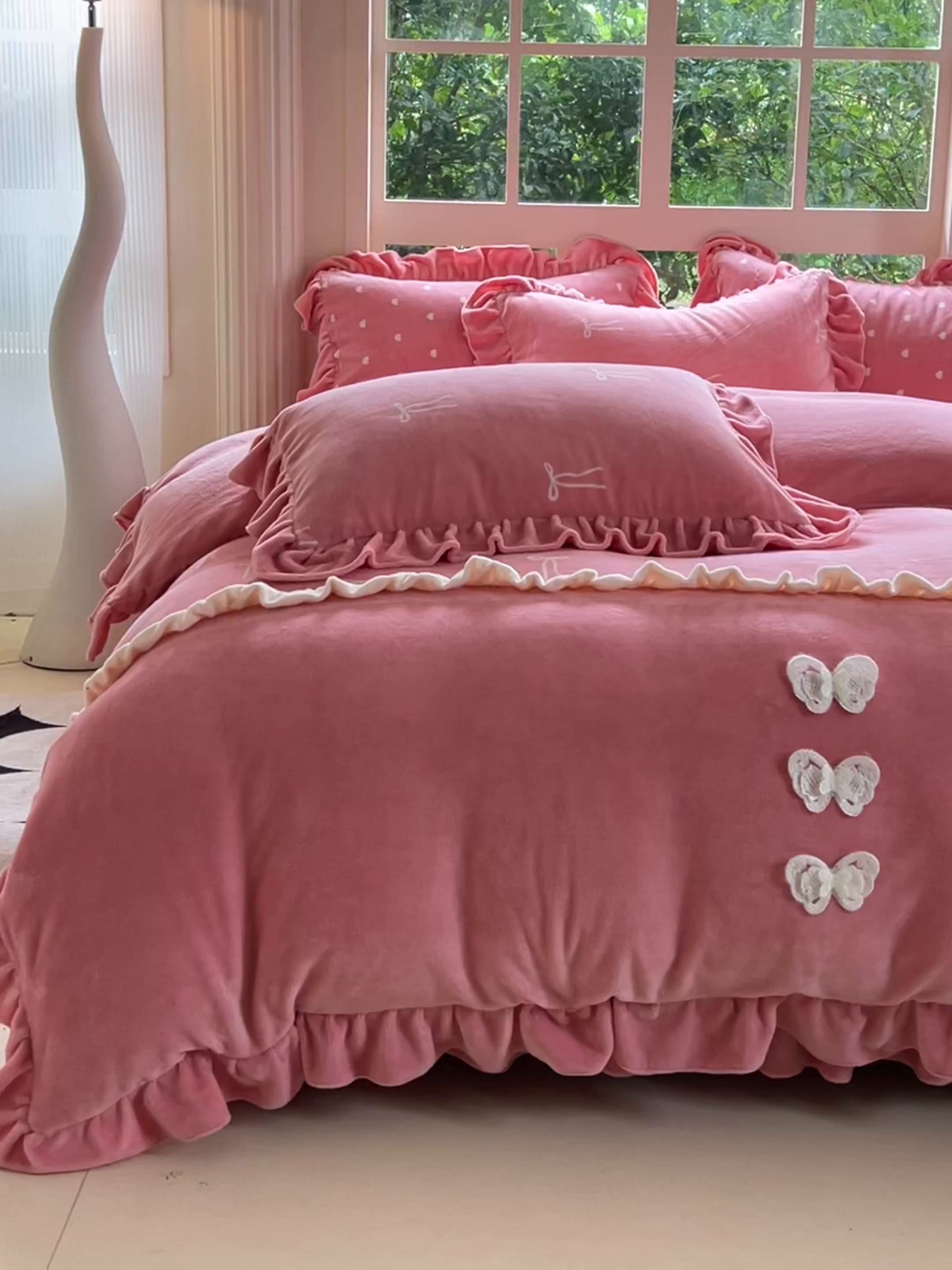 91家纺网 家纺一手货源 找家纺 睡美人 2025韩版暖铂绒牛奶绒花边床裙床笠床单款四件套 同心结-桃粉色