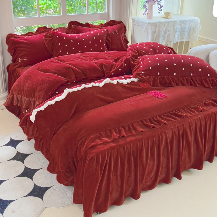 91家纺网 家纺一手货源 找家纺 睡美人 2025韩版暖铂绒牛奶绒花边床裙床笠床单款四件套 心愿-车厘子红