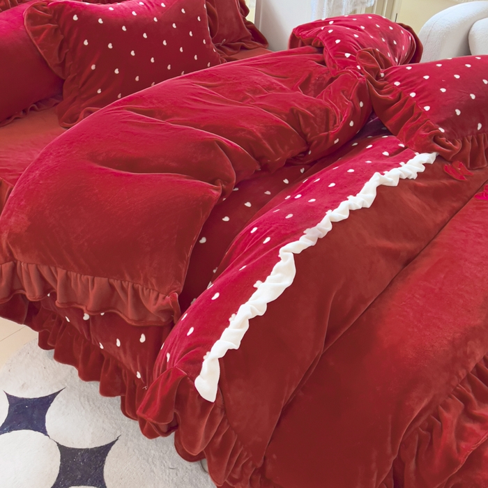 91家纺网 家纺一手货源 找家纺 睡美人 2025韩版暖铂绒牛奶绒花边床裙床笠床单款四件套 心愿-车厘子红
