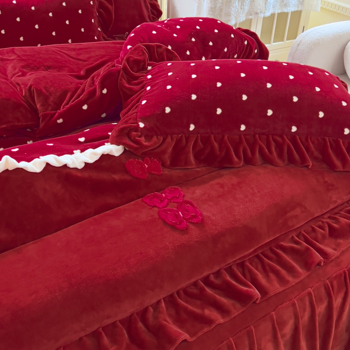 91家纺网 家纺一手货源 找家纺 睡美人 2025韩版暖铂绒牛奶绒花边床裙床笠床单款四件套 心愿-车厘子红