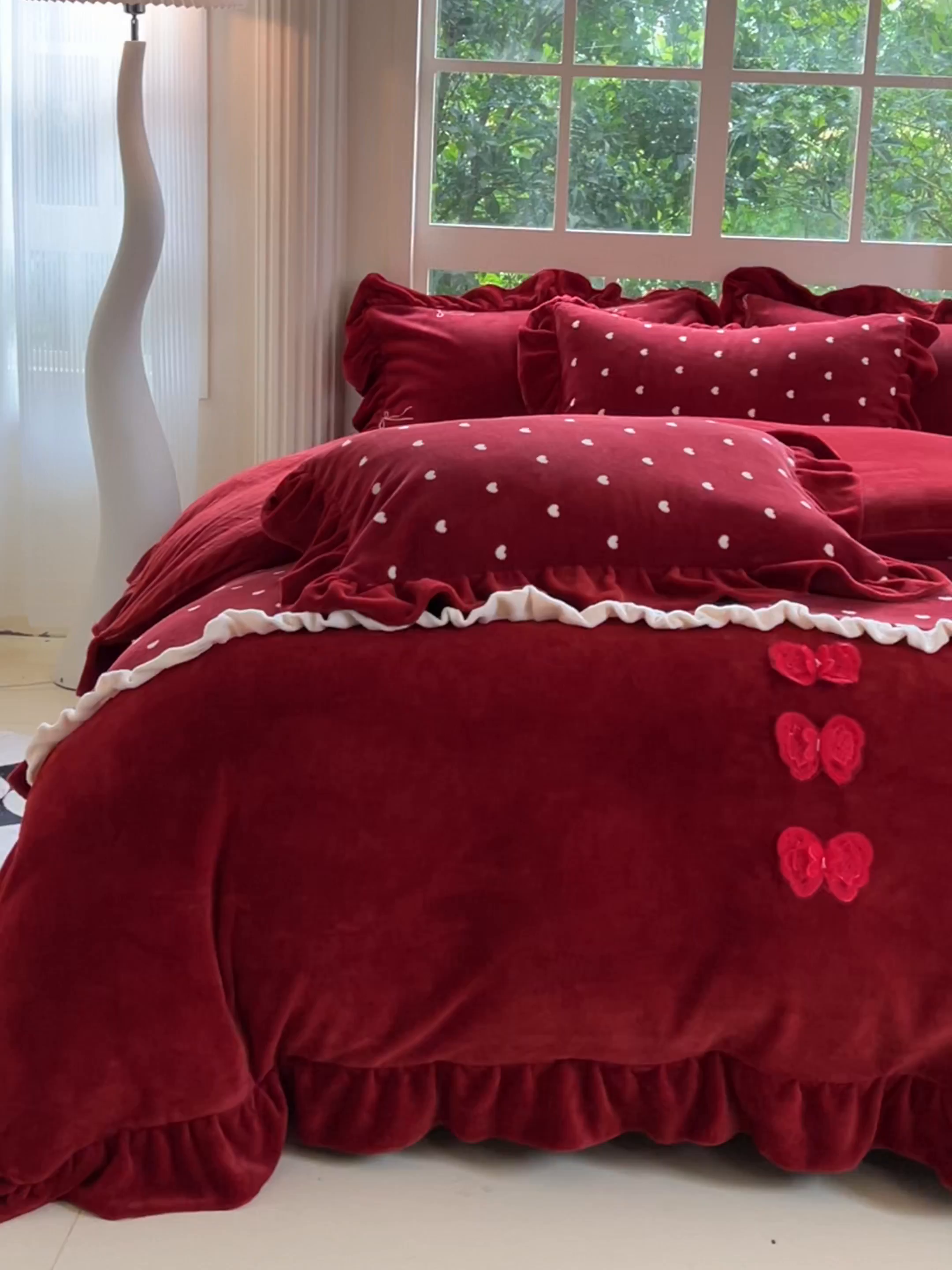 91家纺网 家纺一手货源 找家纺 睡美人 2025韩版暖铂绒牛奶绒花边床裙床笠床单款四件套 心愿-车厘子红