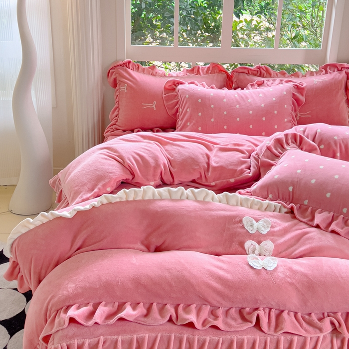 91家纺网 家纺一手货源 找家纺 睡美人 2025韩版暖铂绒牛奶绒花边床裙床笠床单款四件套 心愿-桃粉色
