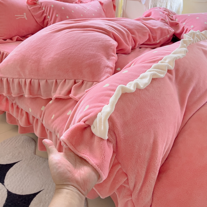 91家纺网 家纺一手货源 找家纺 睡美人 2025韩版暖铂绒牛奶绒花边床裙床笠床单款四件套 心愿-桃粉色