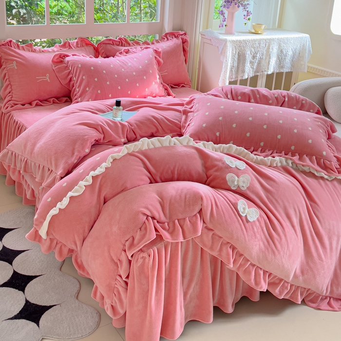 91家纺网 家纺一手货源 找家纺 睡美人 2025韩版暖铂绒牛奶绒花边床裙床笠床单款四件套 心愿-桃粉色