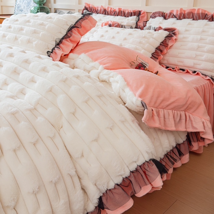 91家纺网 家纺一手货源 找家纺 睡美人 2025韩版兔绒提花牛奶绒床裙床单床笠款四件套 兔绒提花-公主粉