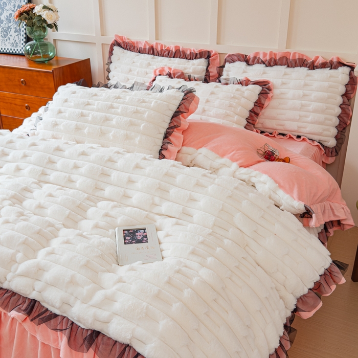 91家纺网 家纺一手货源 找家纺 睡美人 2025韩版兔绒提花牛奶绒床裙床单床笠款四件套 兔绒提花-公主粉