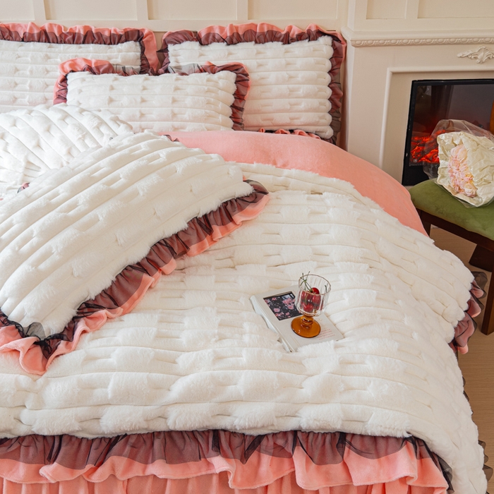 91家纺网 家纺一手货源 找家纺 睡美人 2025韩版兔绒提花牛奶绒床裙床单床笠款四件套 兔绒提花-公主粉