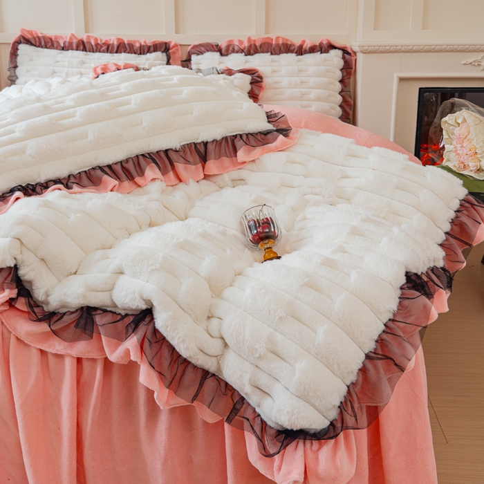 91家纺网 家纺一手货源 找家纺 睡美人 2025韩版兔绒提花牛奶绒床裙床单床笠款四件套 兔绒提花-公主粉