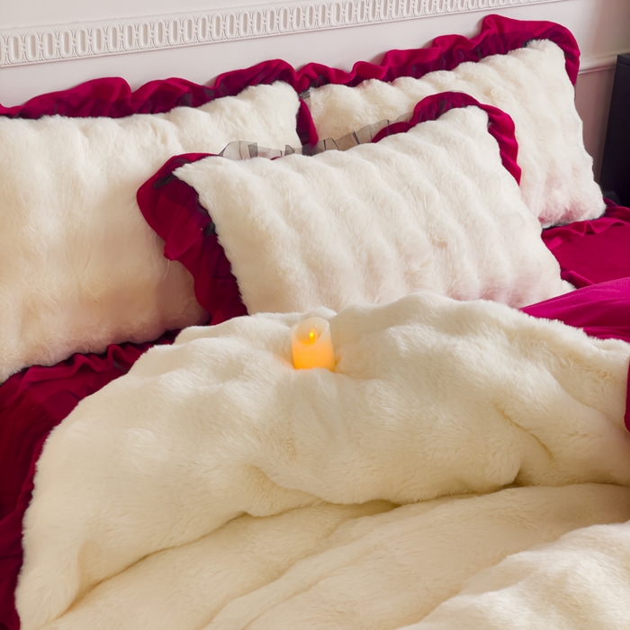 91家纺网 家纺一手货源 找家纺 睡美人 2025韩版兔兔绒牛奶绒床裙床单床笠款公主蕾丝四件套 兔兔绒-酒红色