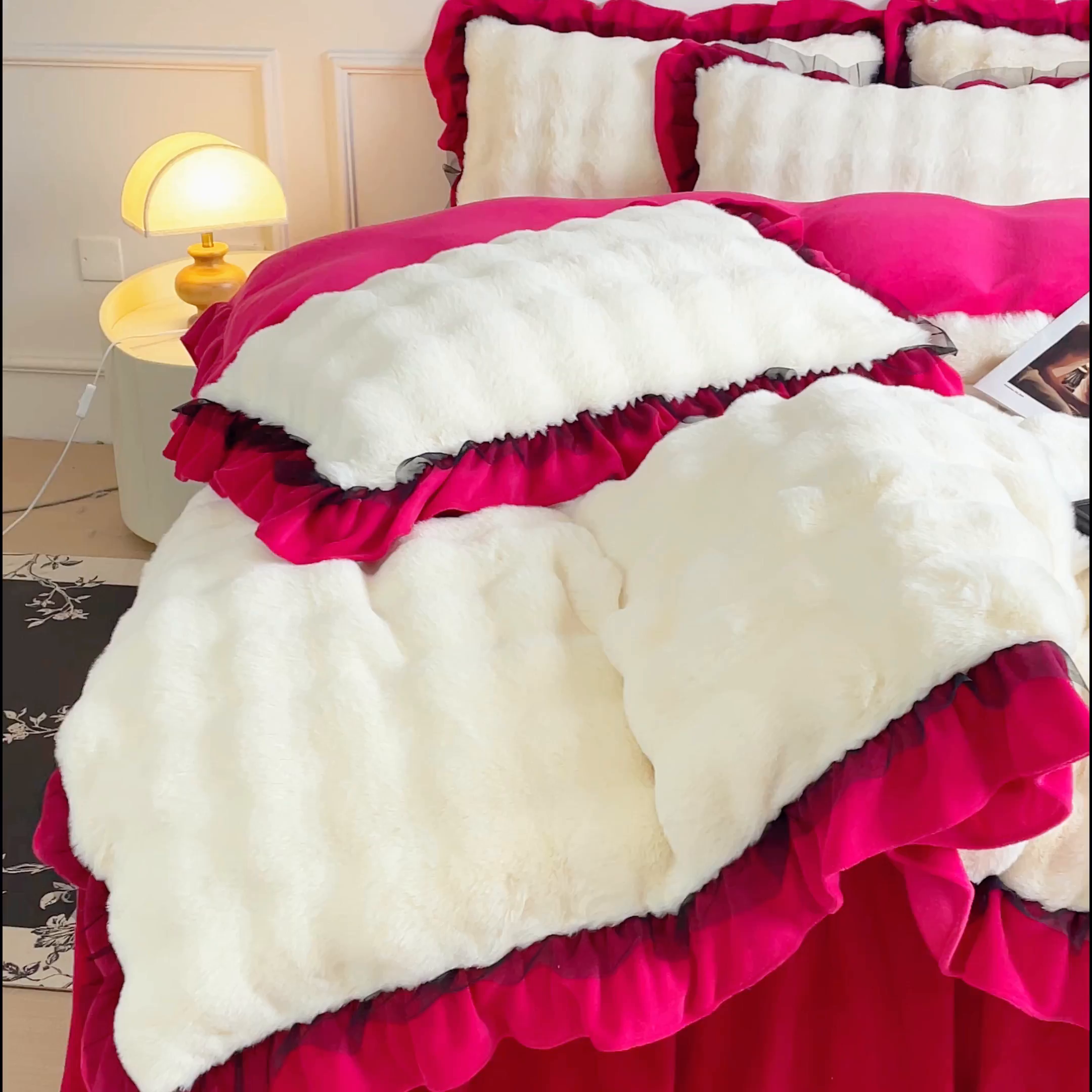 91家纺网 家纺一手货源 找家纺 睡美人 2025韩版兔兔绒牛奶绒床裙床单床笠款公主蕾丝四件套 兔兔绒-酒红色