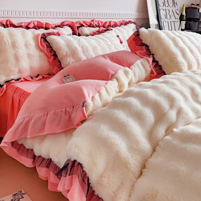 91家纺网 家纺一手货源 找家纺 睡美人 2025韩版兔兔绒牛奶绒床裙床单床笠款公主蕾丝四件套 兔兔绒-石榴红