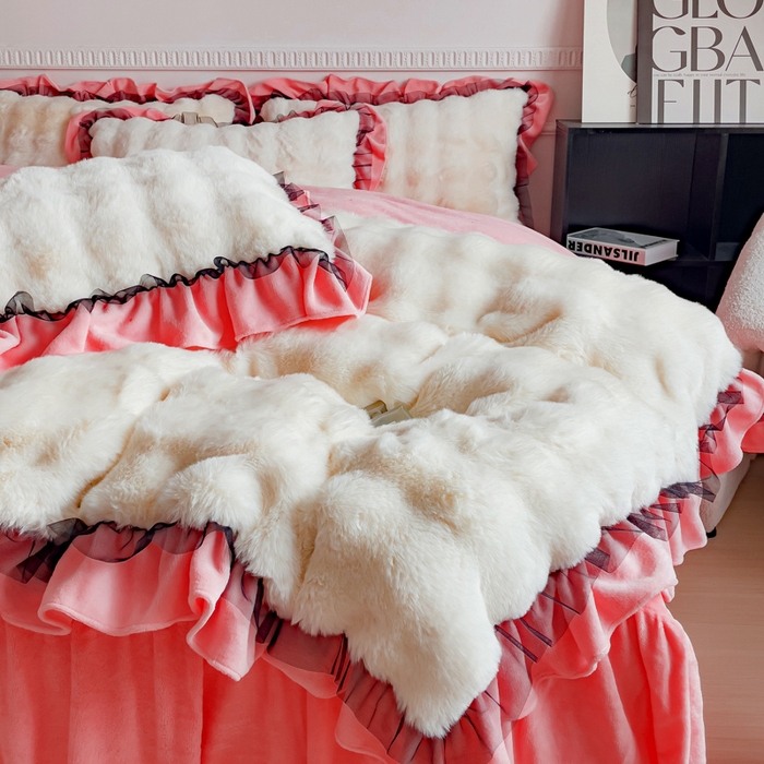 91家纺网 家纺一手货源 找家纺 睡美人 2025韩版兔兔绒牛奶绒床裙床单床笠款公主蕾丝四件套 兔兔绒-石榴红