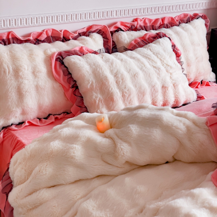 91家纺网 家纺一手货源 找家纺 睡美人 2025韩版兔兔绒牛奶绒床裙床单床笠款公主蕾丝四件套 兔兔绒-石榴红