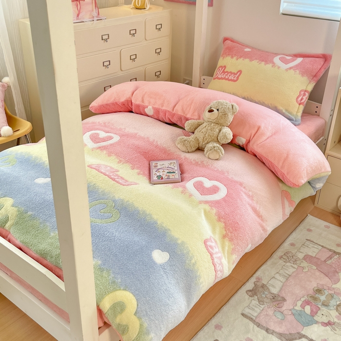 91家纺网 家纺一手货源 找家纺 川悦生活 2025新款立体雪花绒印花四件套学生床系列一场景一 彩虹爱语粉