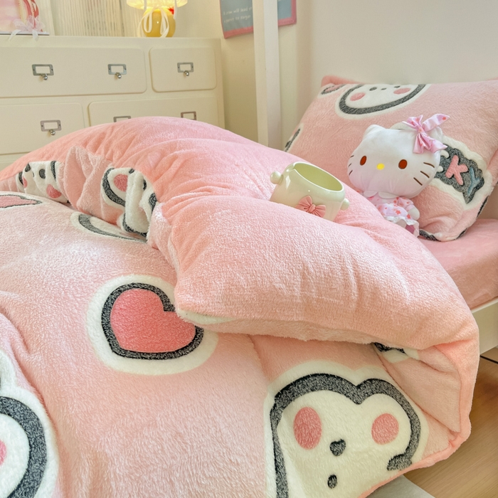 91家纺网 家纺一手货源 找家纺 川悦生活 2025新款立体雪花绒印花四件套学生床系列一场景一 爱米兔