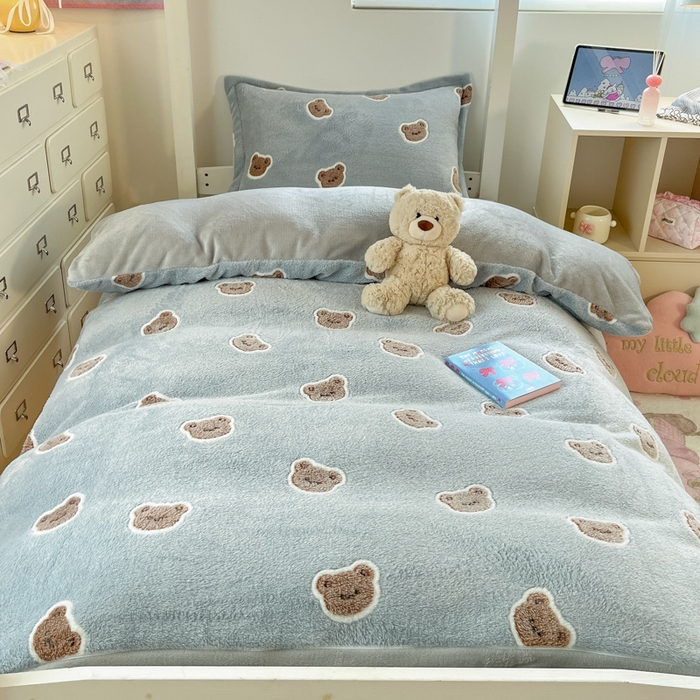91家纺网 家纺一手货源 找家纺 川悦生活 2025新款立体雪花绒印花四件套学生床系列一场景一 波波熊