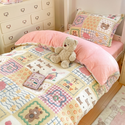 川悦生活 2025新款立体雪花绒印花四件套学生床系列一场景一 嘎嘎小熊