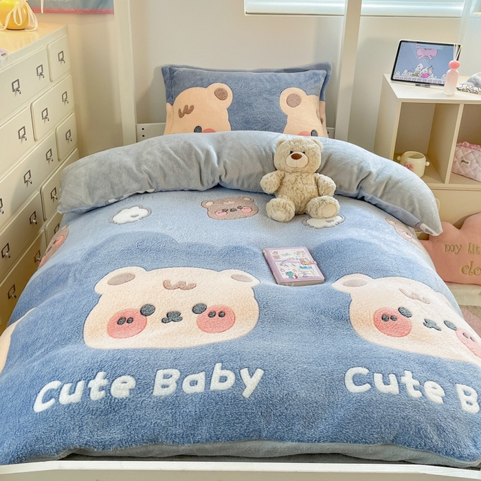 91家纺网 家纺一手货源 找家纺 川悦生活 2025新款立体雪花绒印花四件套学生床系列一场景一 熊小巴