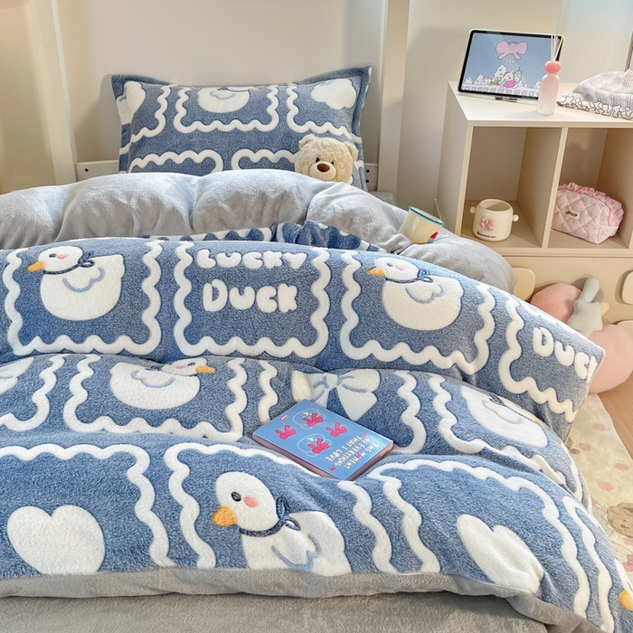 91家纺网 家纺一手货源 找家纺 川悦生活 2025新款立体雪花绒印花四件套学生床系列一场景一 快乐鸭鸭