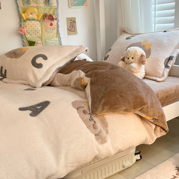 91家纺网 家纺一手货源 找家纺 川悦生活 2025新款立体雪花绒印花四件套学生床系列一场景一 可可小狗