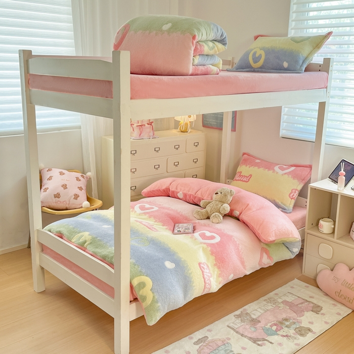 91家纺网 家纺一手货源 找家纺 川悦生活 2025新款立体雪花绒印花四件套学生床系列一场景一 彩虹爱语粉