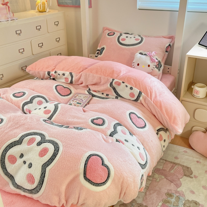 91家纺网 家纺一手货源 找家纺 川悦生活 2025新款立体雪花绒印花四件套学生床系列一场景一 爱米兔