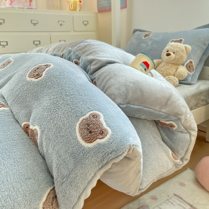 91家纺网 家纺一手货源 找家纺 川悦生活 2025新款立体雪花绒印花四件套学生床系列一场景一 波波熊