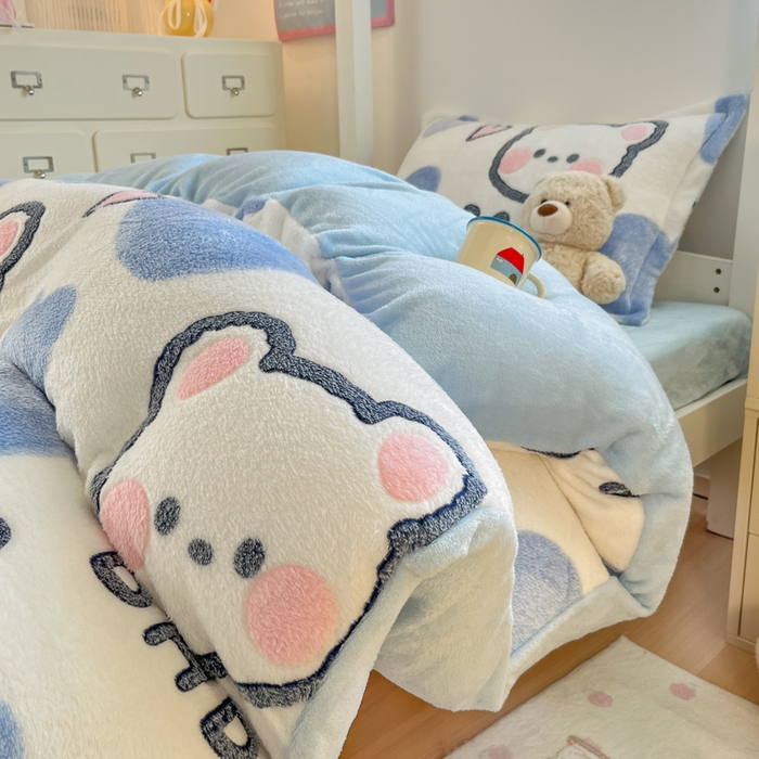 91家纺网 家纺一手货源 找家纺 川悦生活 2025新款立体雪花绒印花四件套学生床系列一场景一 可爱熊