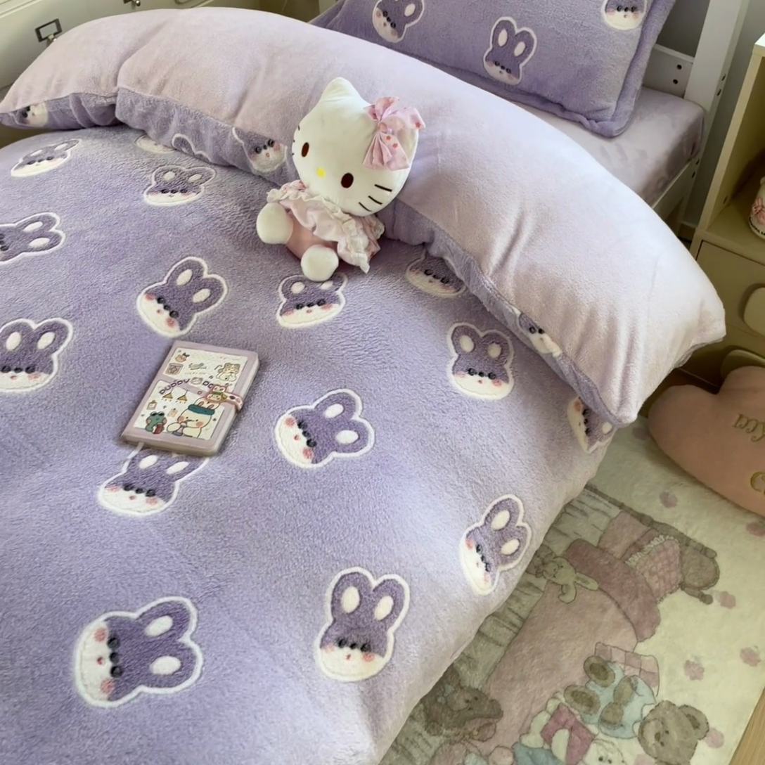 91家纺网 家纺一手货源 找家纺 川悦生活 2025新款立体雪花绒印花四件套学生床系列一场景一 妮娜兔