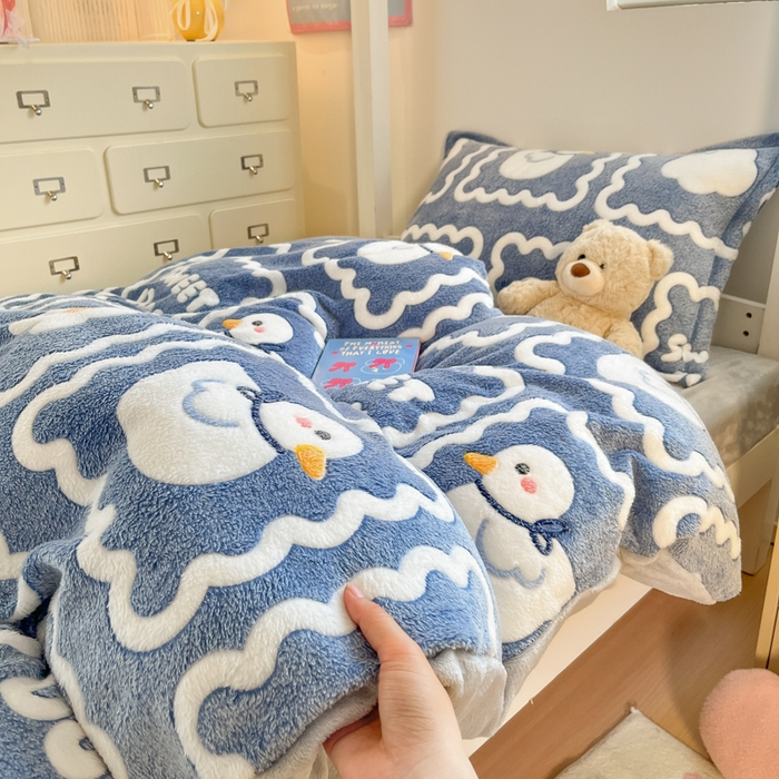 91家纺网 家纺一手货源 找家纺 川悦生活 2025新款立体雪花绒印花四件套学生床系列一场景一 快乐鸭鸭