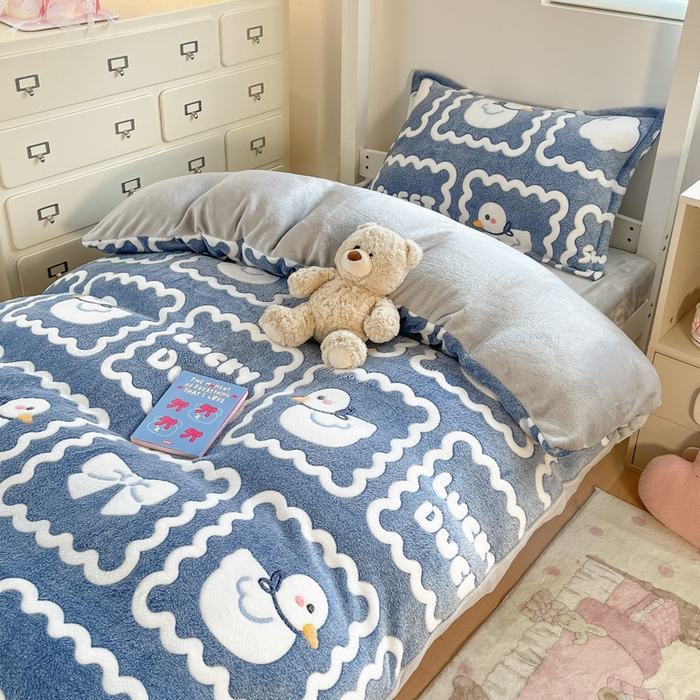 91家纺网 家纺一手货源 找家纺 川悦生活 2025新款立体雪花绒印花四件套学生床系列一场景一 快乐鸭鸭