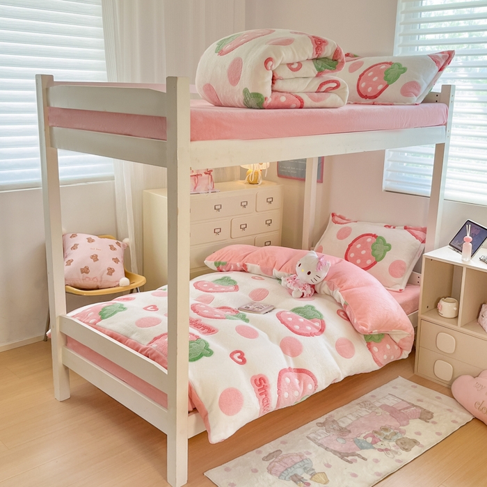 91家纺网 家纺一手货源 找家纺 川悦生活 2025新款立体雪花绒印花四件套学生床系列一场景一 啵啵草莓