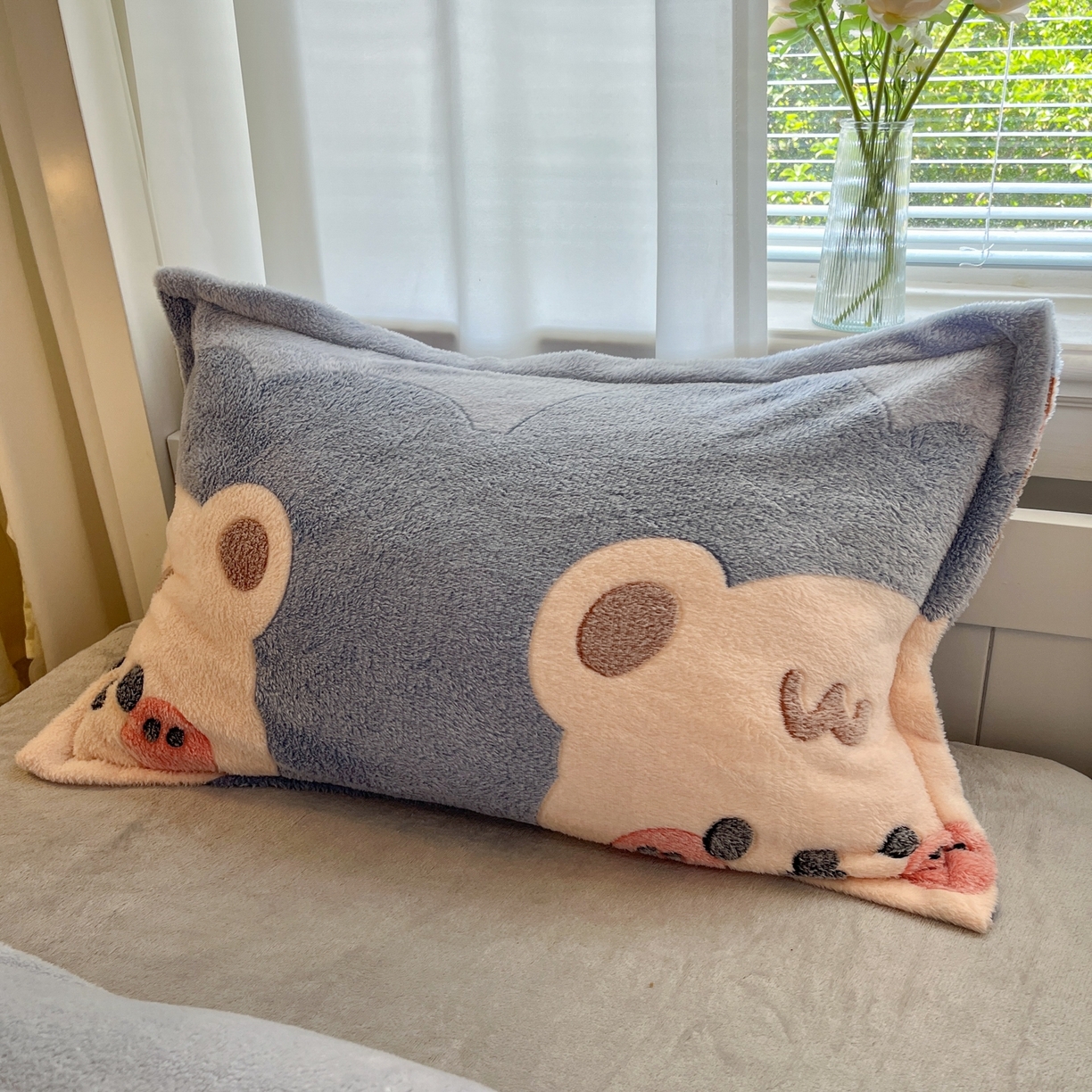 91家纺网 家纺一手货源 找家纺 川悦生活 2025新款立体雪花绒印花四件套学生床系列一场景二 熊小巴