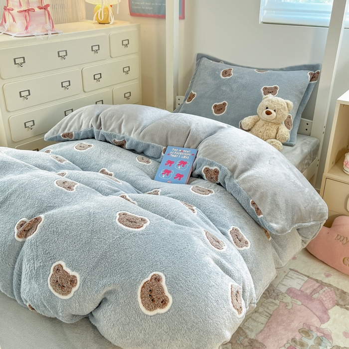 91家纺网 家纺一手货源 找家纺 川悦生活 2025新款立体雪花绒印花四件套学生床系列一场景一 波波熊