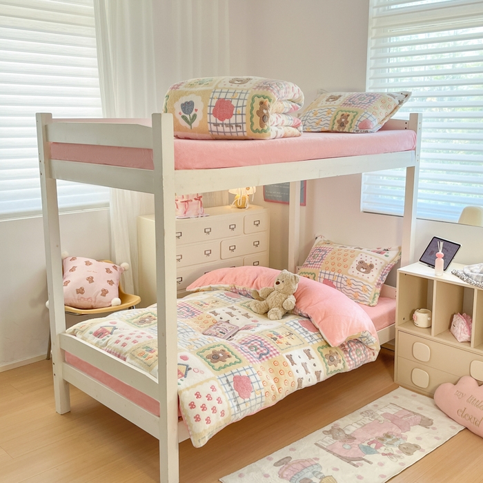 91家纺网 家纺一手货源 找家纺 川悦生活 2025新款立体雪花绒印花四件套学生床系列一场景一 嘎嘎小熊