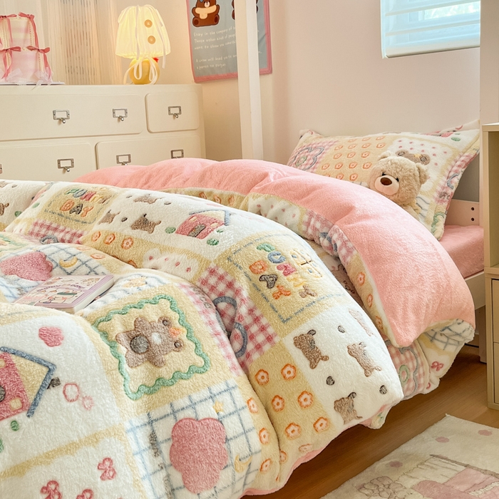 91家纺网 家纺一手货源 找家纺 川悦生活 2025新款立体雪花绒印花四件套学生床系列一场景一 嘎嘎小熊