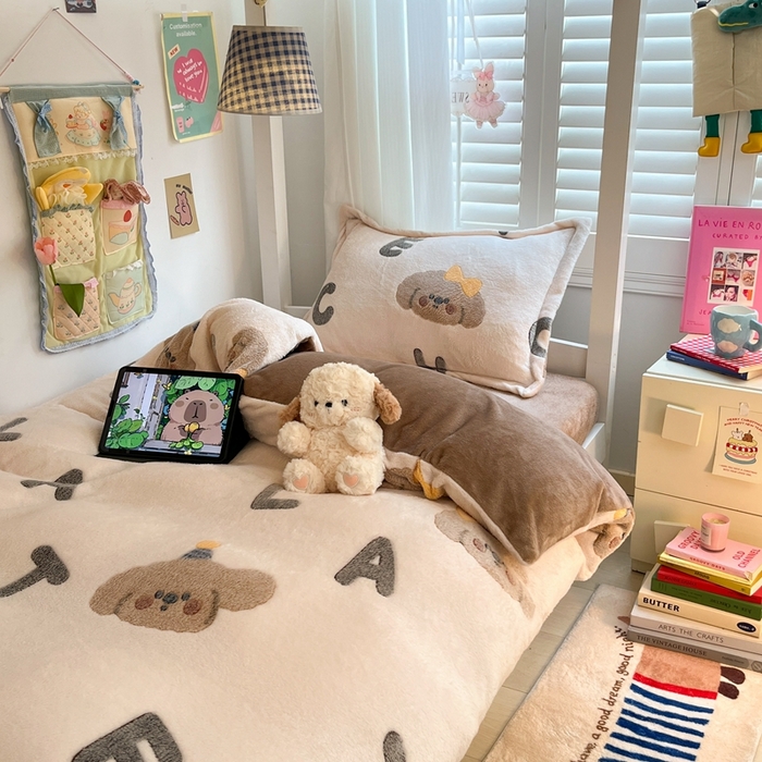 91家纺网 家纺一手货源 找家纺 川悦生活 2025新款立体雪花绒印花四件套学生床系列一场景一 可可小狗