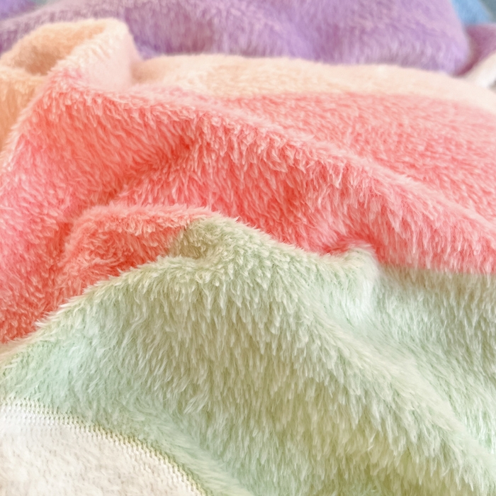 91家纺网 家纺一手货源 找家纺 川悦生活 2025新款立体雪花绒印花四件套学生床系列一场景一 彩虹爱心蓝