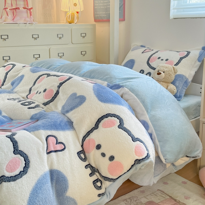 91家纺网 家纺一手货源 找家纺 川悦生活 2025新款立体雪花绒印花四件套学生床系列一场景一 可爱熊
