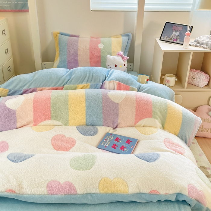 91家纺网 家纺一手货源 找家纺 川悦生活 2025新款立体雪花绒印花四件套学生床系列一场景一 彩虹爱心蓝