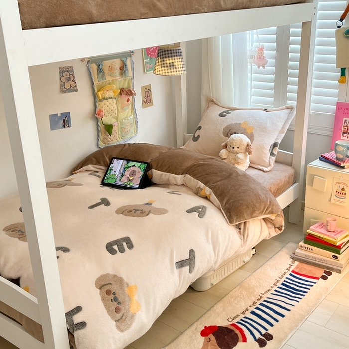 91家纺网 家纺一手货源 找家纺 川悦生活 2025新款立体雪花绒印花四件套学生床系列一场景一 可可小狗