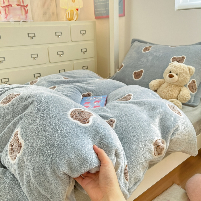 91家纺网 家纺一手货源 找家纺 川悦生活 2025新款立体雪花绒印花四件套学生床系列一场景一 波波熊