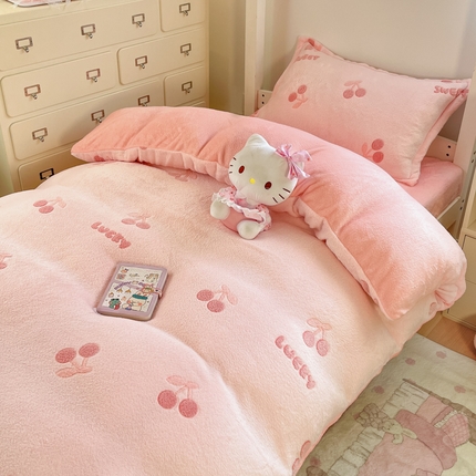 川悦生活 2025新款立体雪花绒印花四件套学生床系列一场景一 ins樱桃