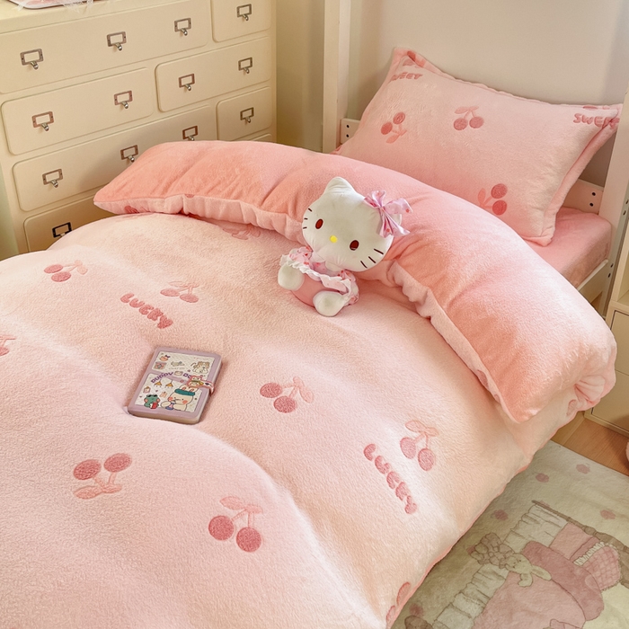 91家纺网 家纺一手货源 找家纺 川悦生活 2025新款立体雪花绒印花四件套学生床系列一场景一 ins樱桃